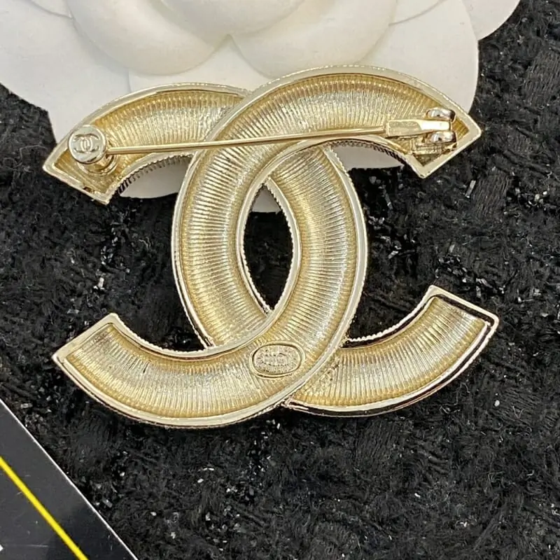 chanel brooches pour femme s_12341b71